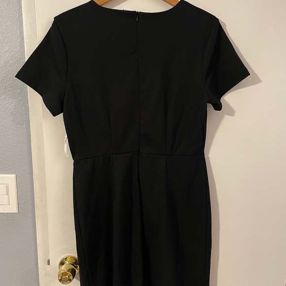 Old Navy Black Women’s Shift Dress - Picture 3 of 3